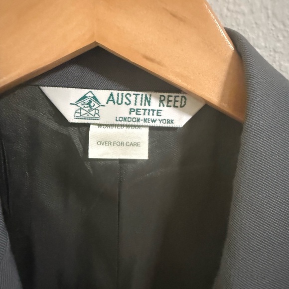 Austin Reed Gray Wool Blend Blazer & Trouser Suit Set Size 8P NWT - Picture 4 of 16